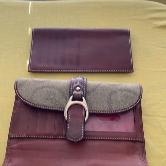 Dooney& Bourke wallet - Picture 7 of 8